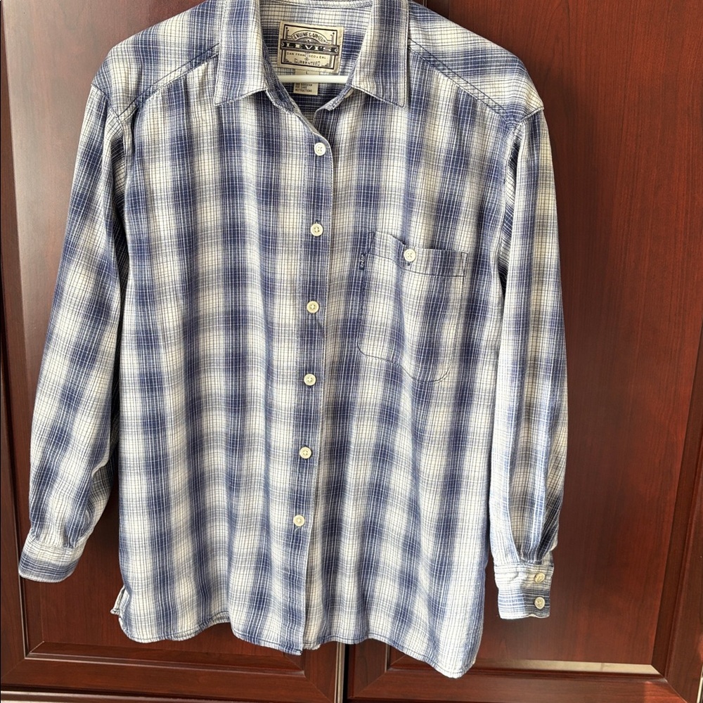 Levi’s Button Down Shirt (Large)
